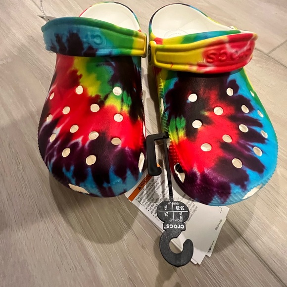 NWT Crocs tie dye rainbow kids size J6 - Picture 2 of 4